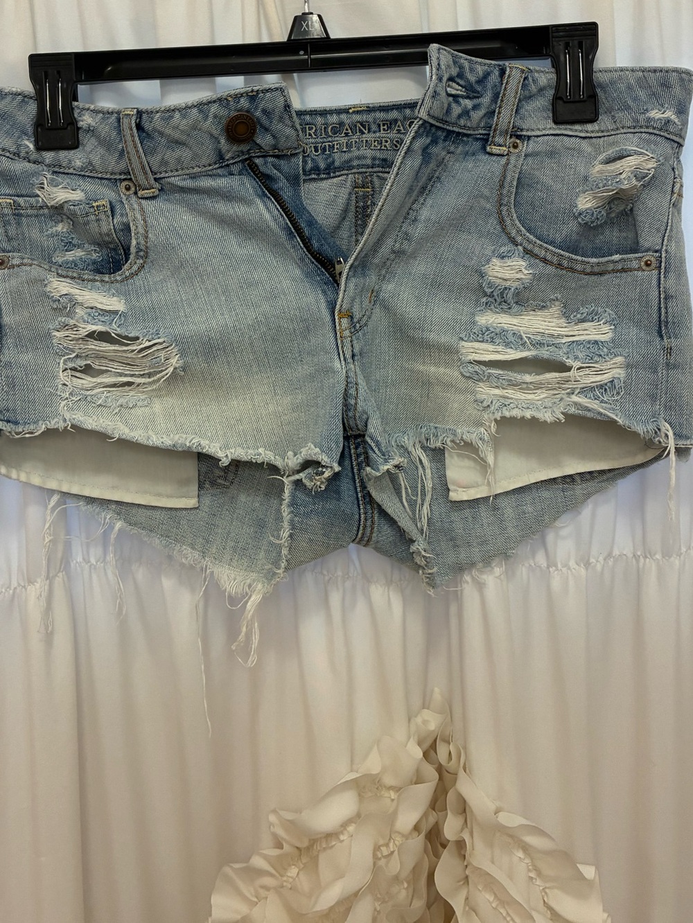American Eagle Outfitters Light Wash Denim Cutoff Shorts - Light Blue🌼